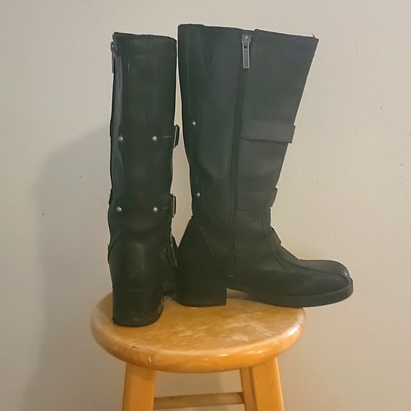 Boots - Picture 2 of 5